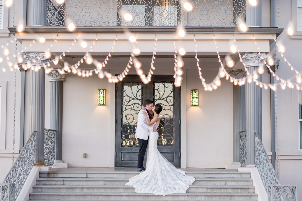 Willow Heights Mansion wedding portraits at hte front door