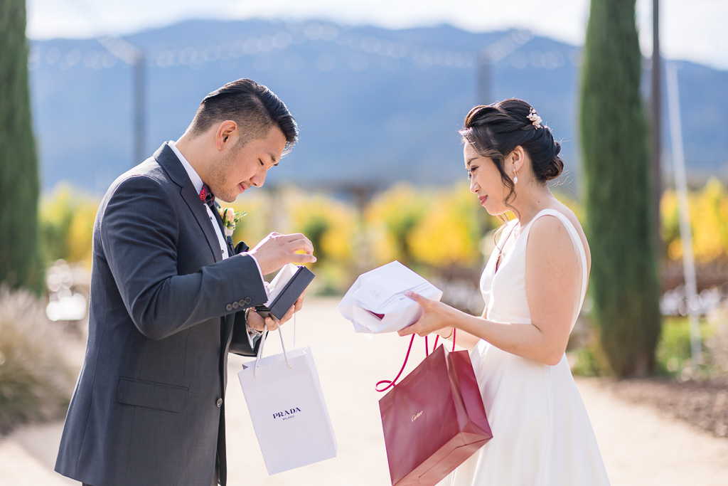 gift exchange between bride and groom before ceremony