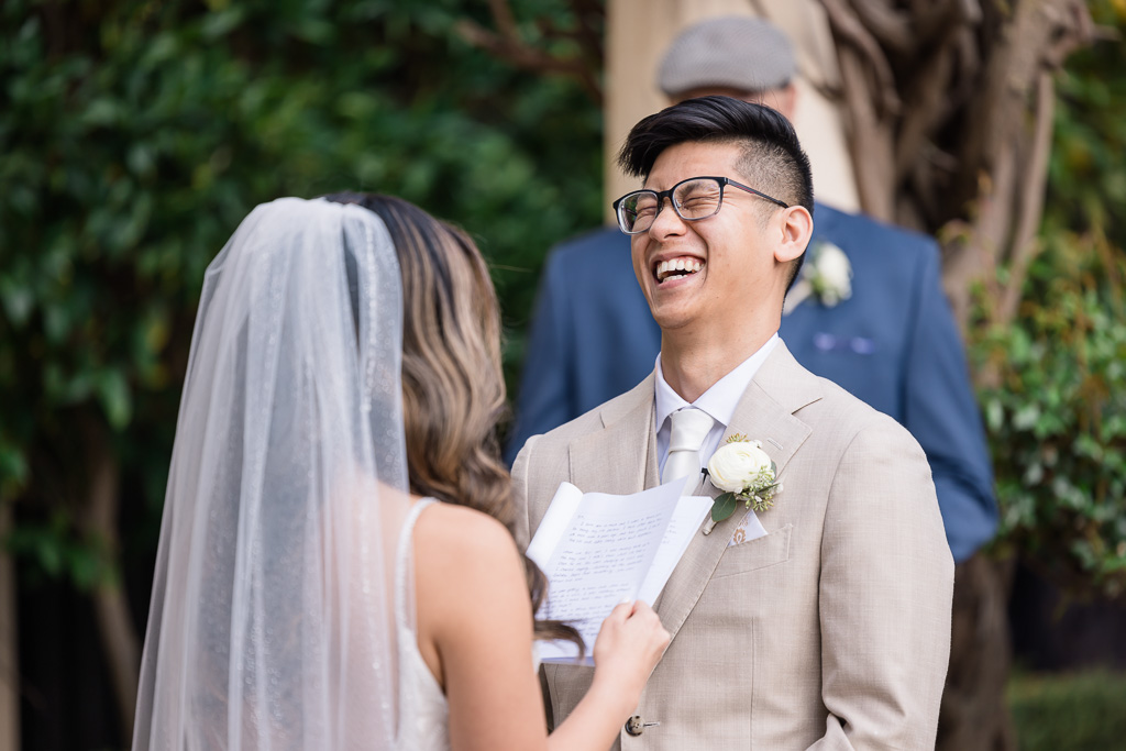 groom burst out laughing at the ceremony