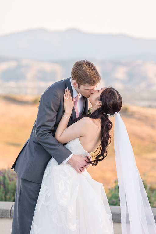 wedding photo dip and kiss