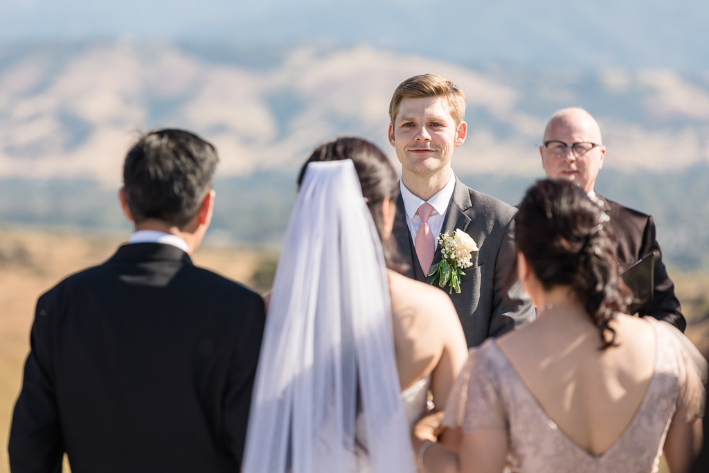 groom reaction to bride walking down the aisle