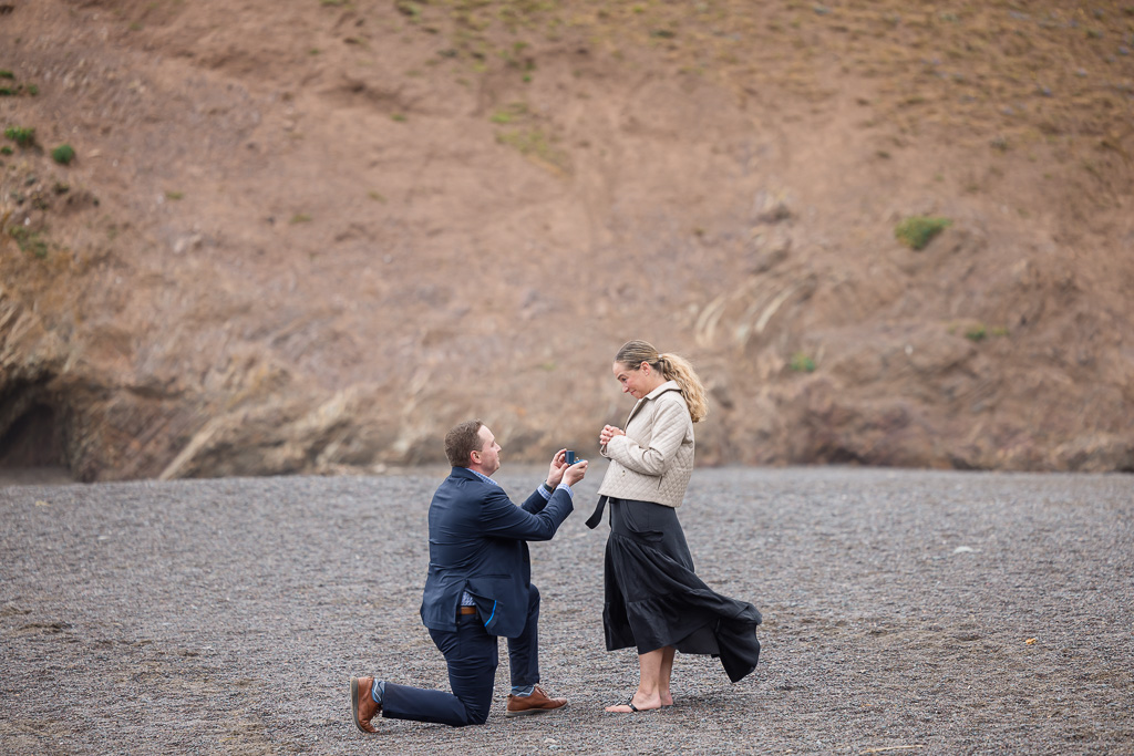 surprse proposal on a beach