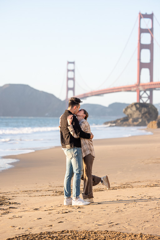 candid kissing photo at the Golden Gate Bridge