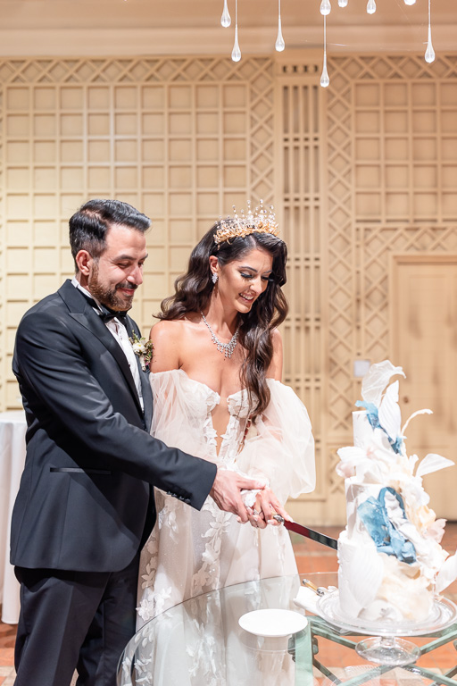 newlyweds cutting their beautiful sculptural wedding cake