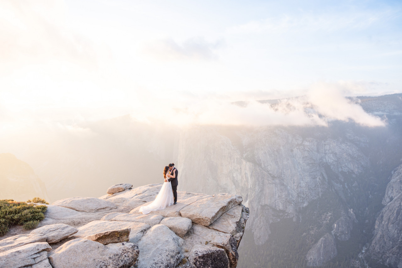 epic Yosemite sunset elopement photo at Taft Point