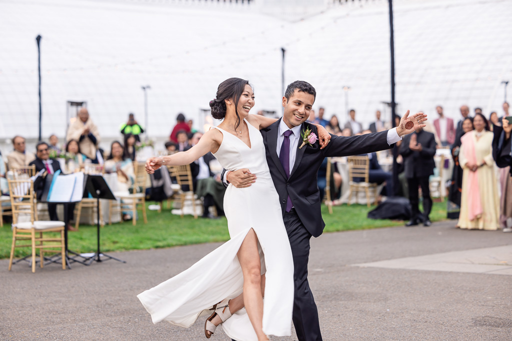 dance between bride and groom