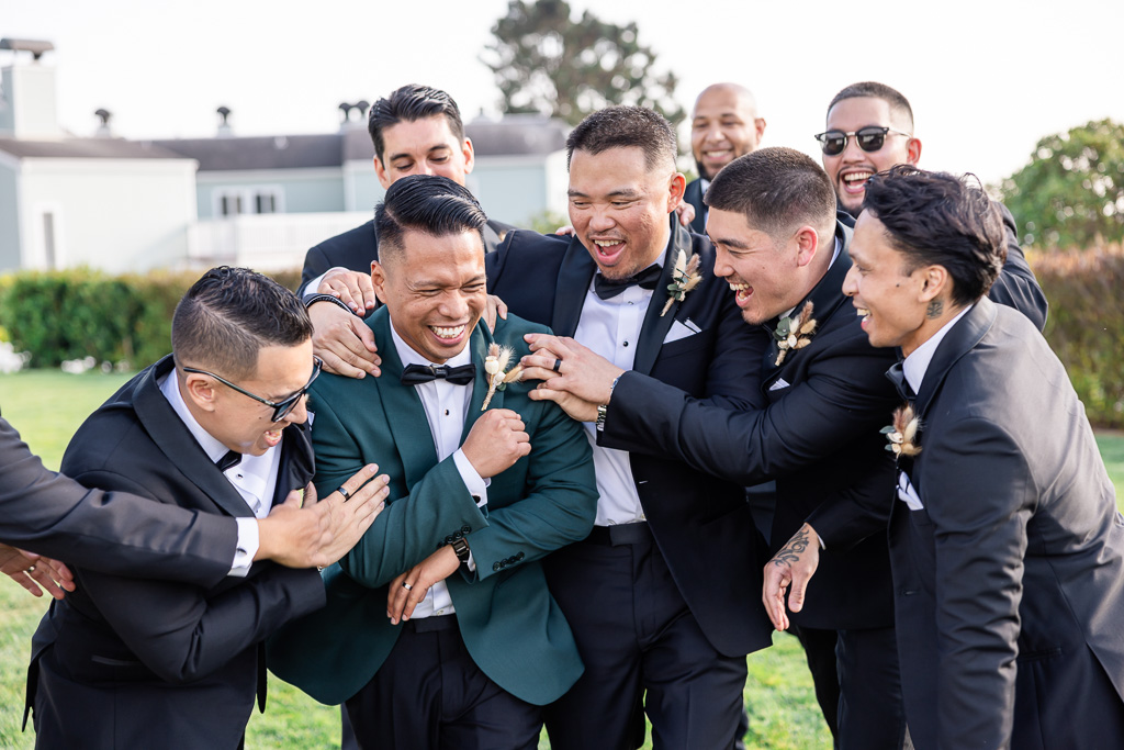 fun groomsmen photo