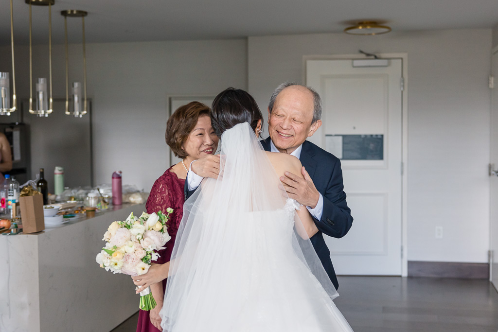 bride's first look with dad