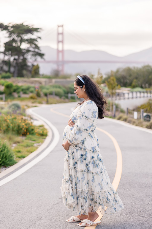 maternity photos with the Golden Gate Bridge in the background