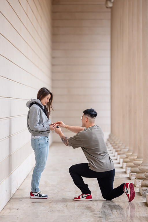 surprise proposal in the walkway at the Legion of Honor