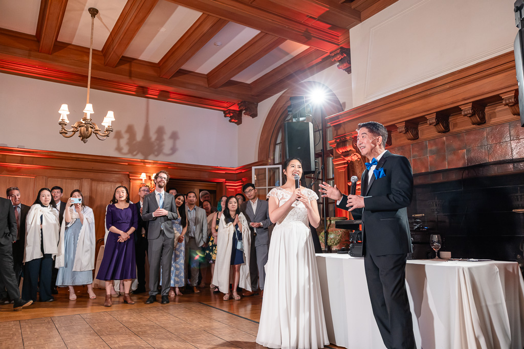 bride and dad singing to guests