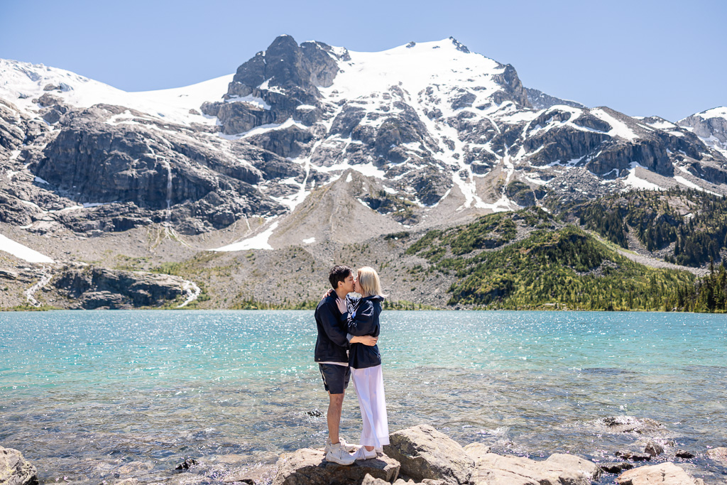 couple kissing at Upper Joffre Lake