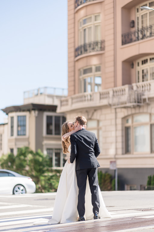 a spontaneous kiss in the streets of San Francisco