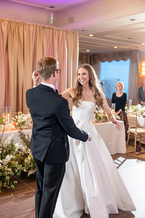 first dance between bride and groom