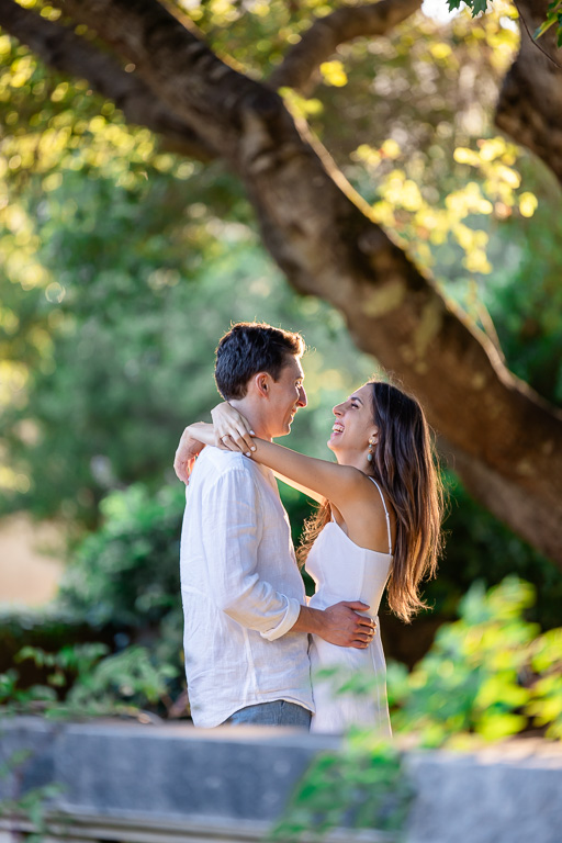 engaement photo under oak tree