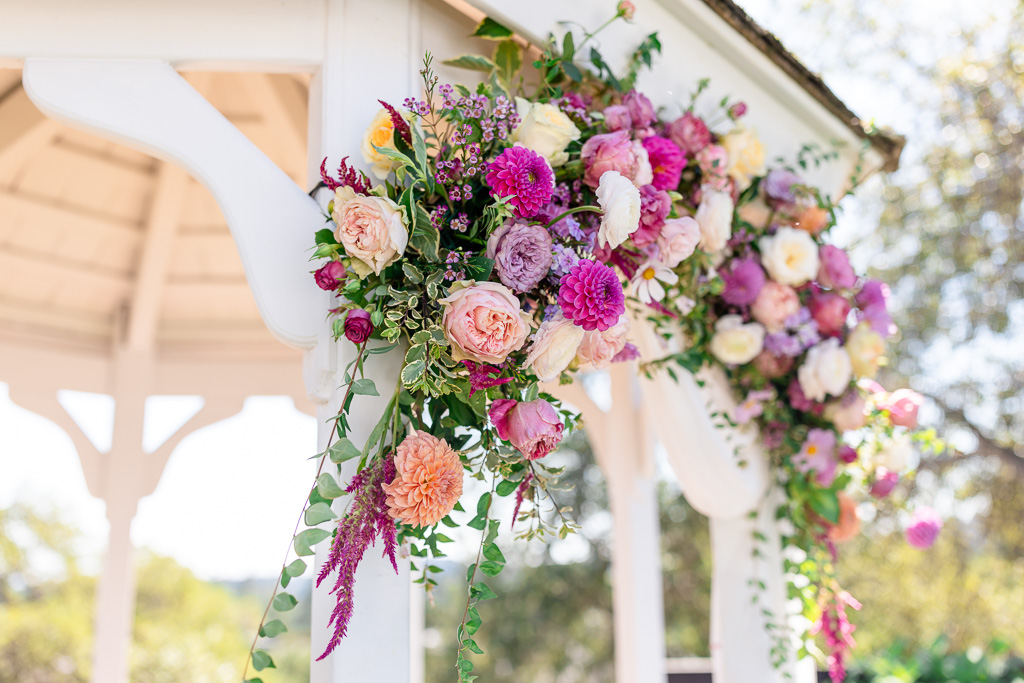 ceremony florals by Mio Floral Design