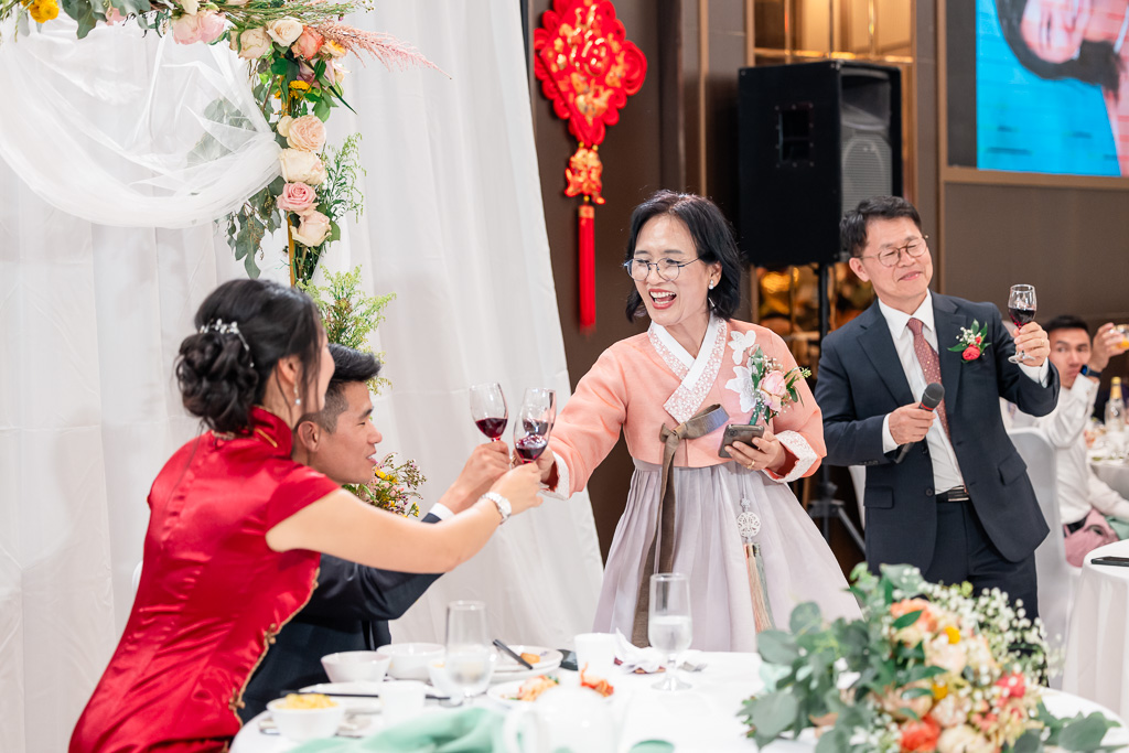 parents of the groom giving a dinner toast