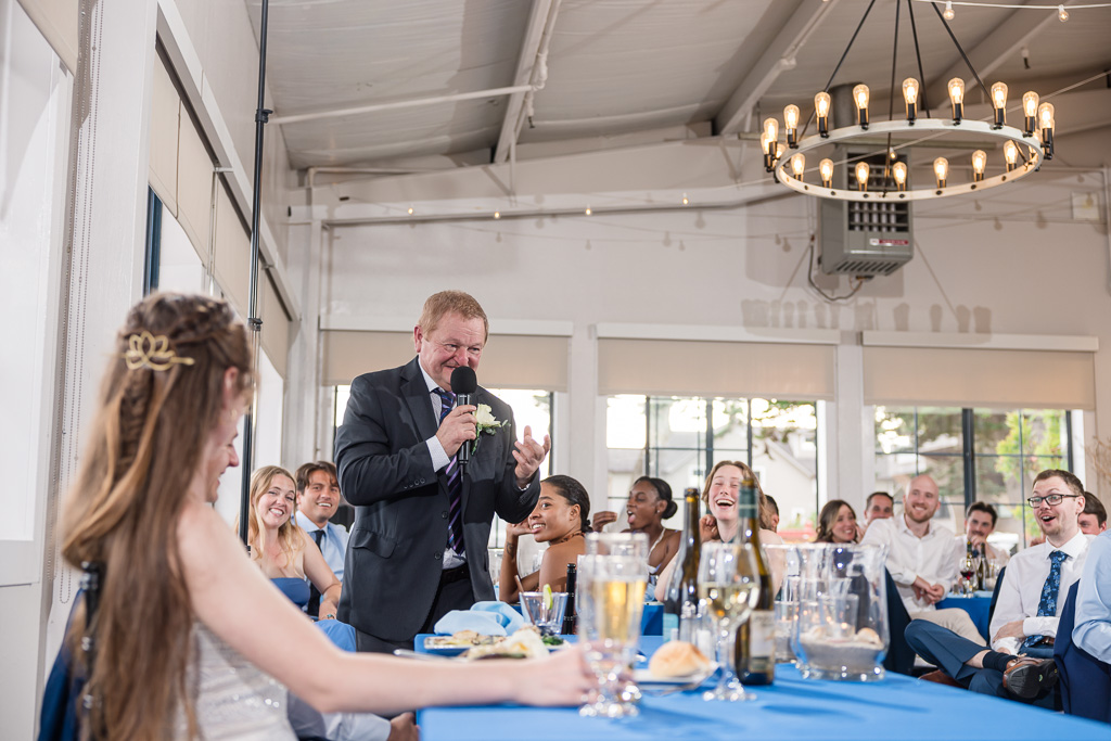 dad giving wedding speech