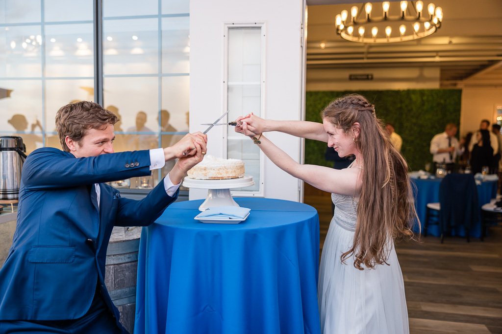 cake cutting swordfight