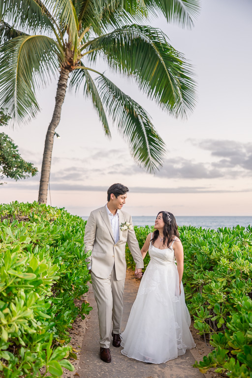 lush tropical Hawaii beach wedding photo