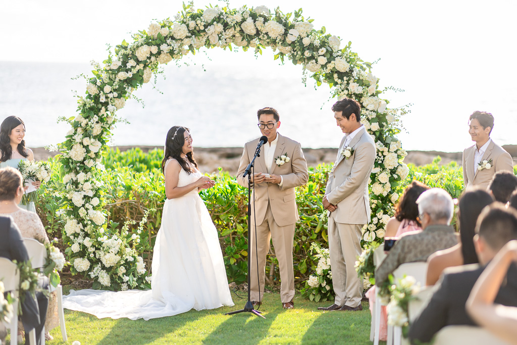 wedding ceremony in Oahu by the ocean