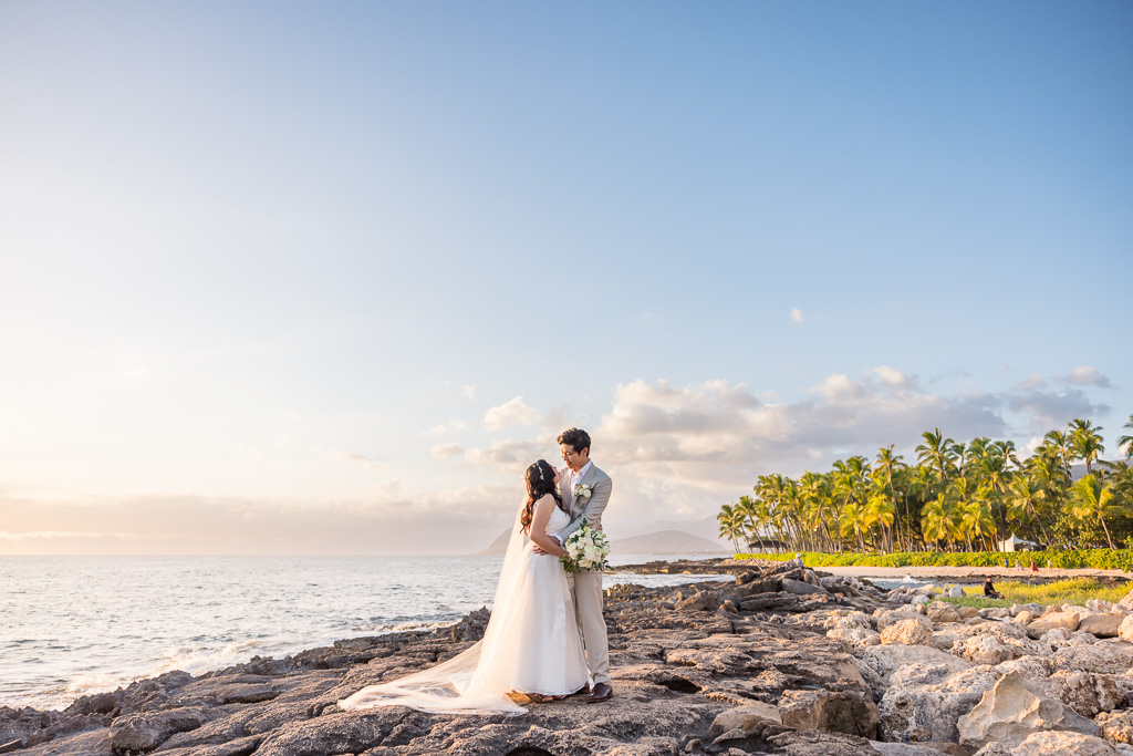 sunset wedding photos on Oahu