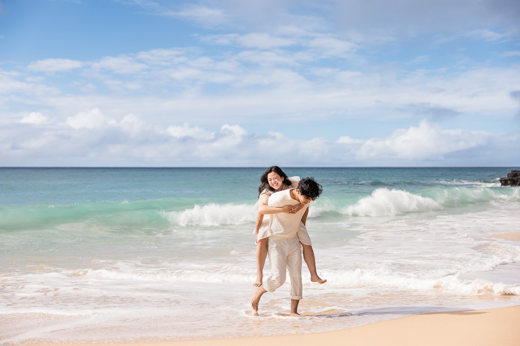 Oahu beach pre-wedding photos