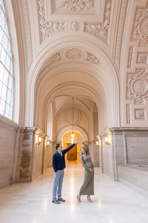 beautiful maternity photos at San Francisco City Hall