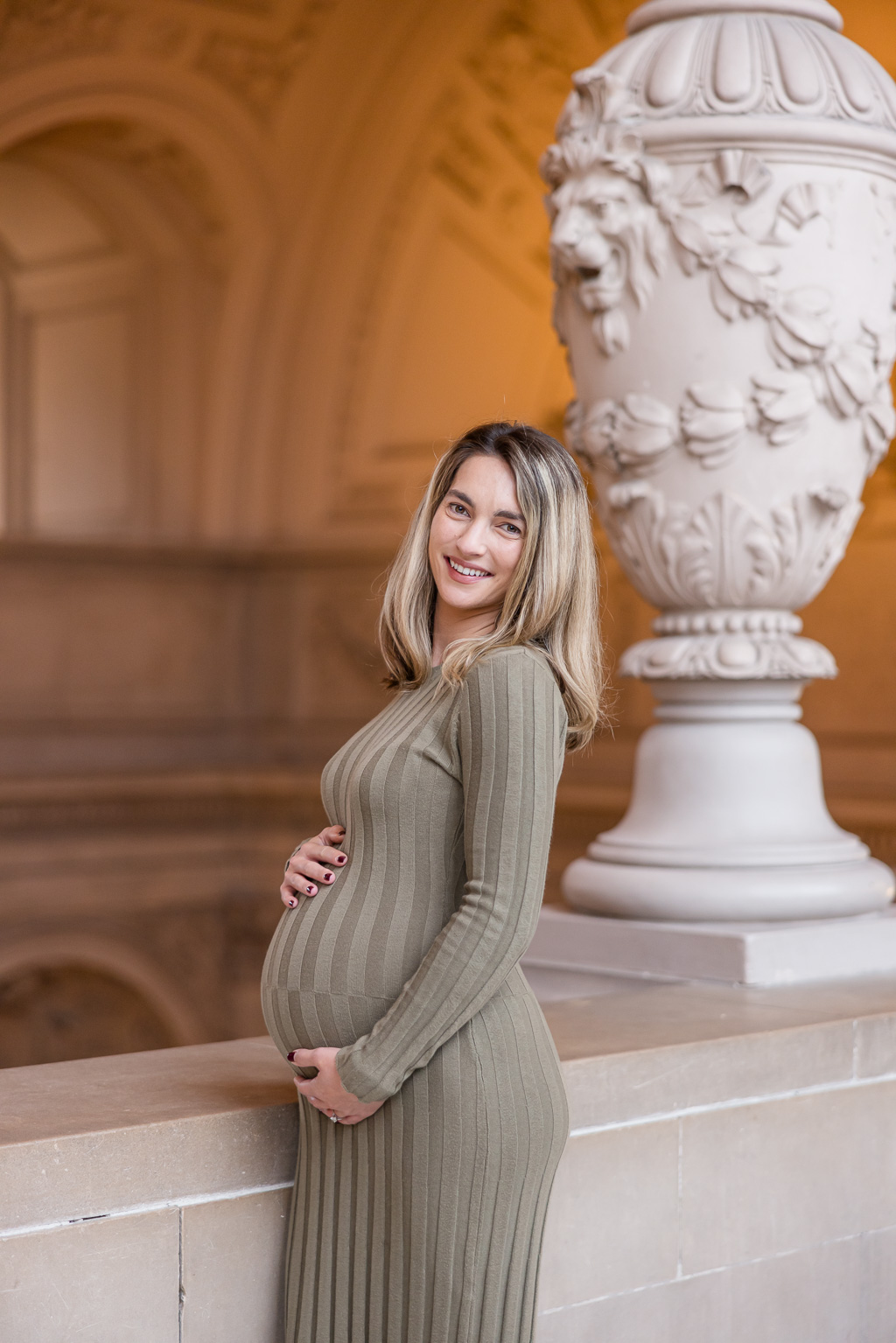 maternity photo shoot at SF City Hall