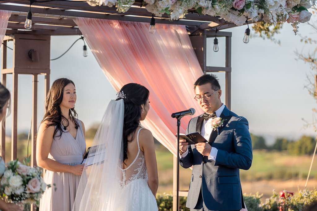 groom giving his vows