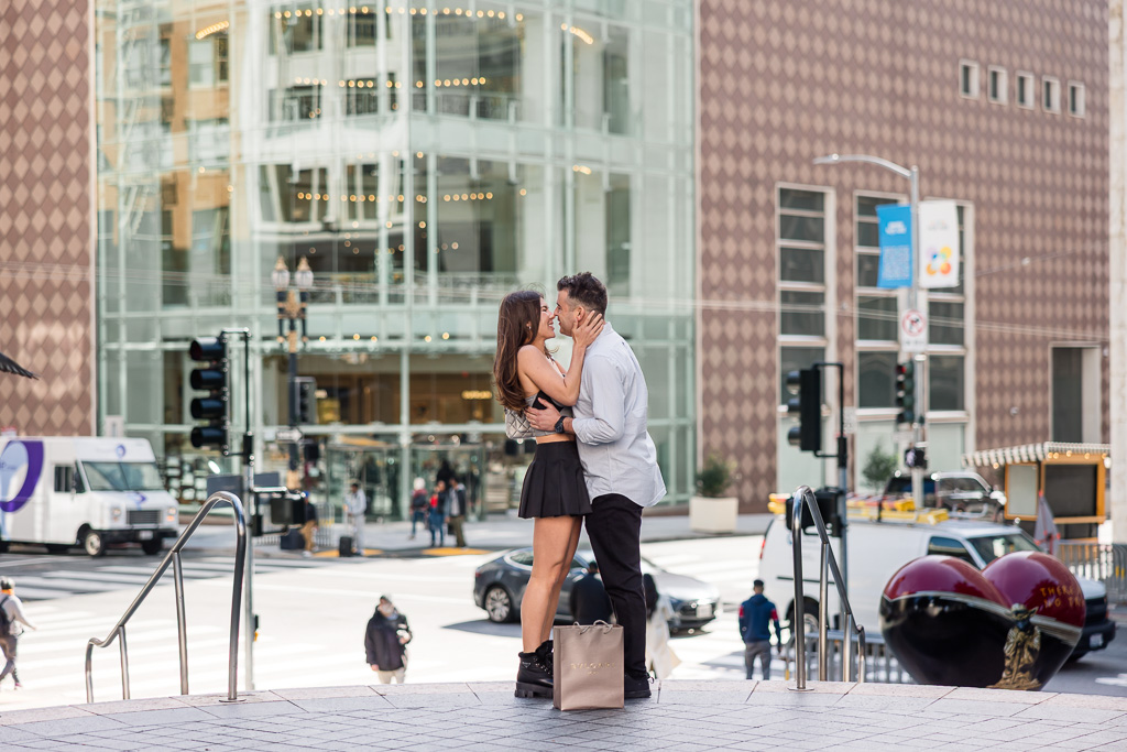 couple kissing at Union Square