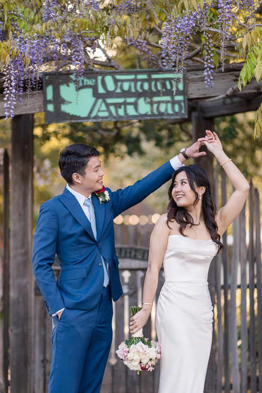 couple dancing outside of Outdoor Art Club