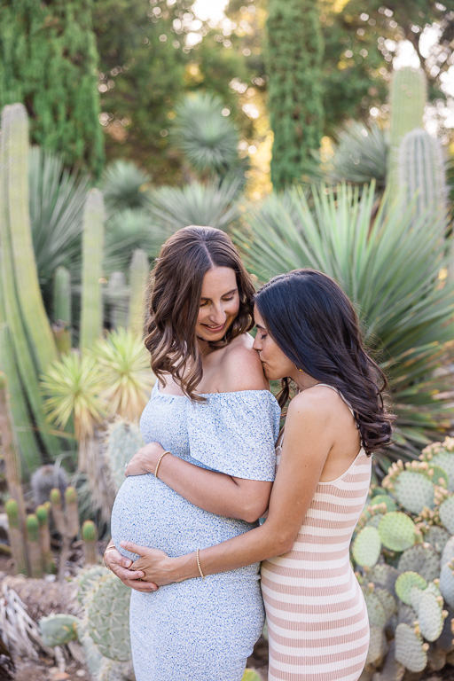 intimate warm outdoor maternity session