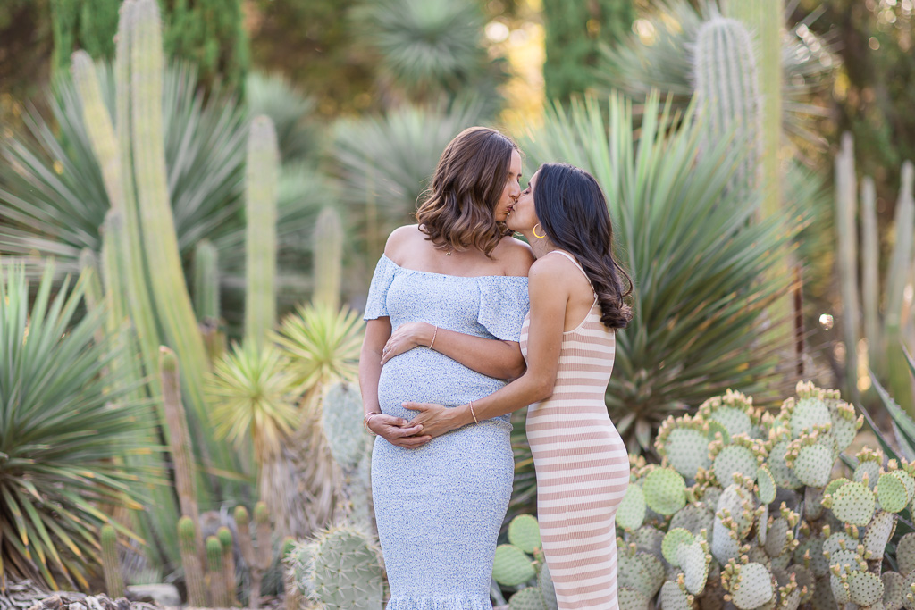 kissing maternity photo