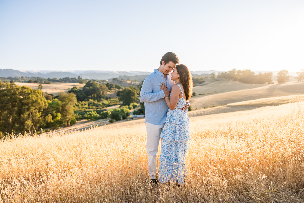 beautiful golden hour engagement photos at Arastradero Preserve