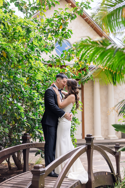 Four Seasons Ko Olina hotel wedding portrait