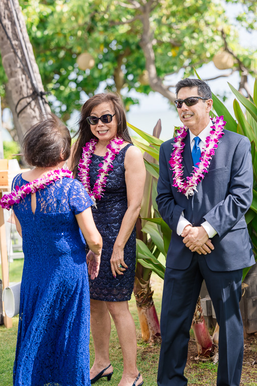 guests arriving at wedding