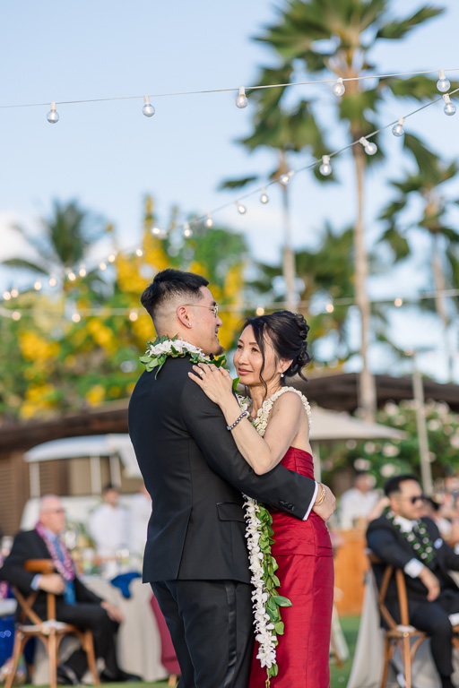 parent dance between mom and son