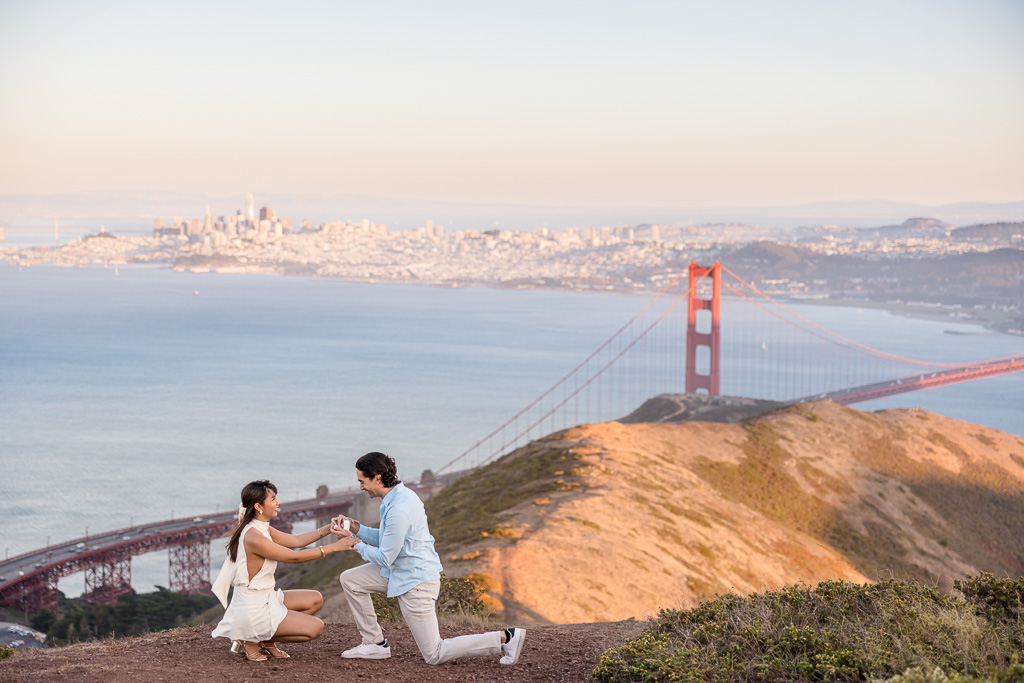proposal moment at the hills over San Francisco and the Golden Gate Bridge