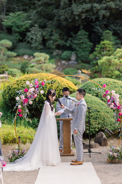 bride reading her vows at Hakone Gardens wedding
