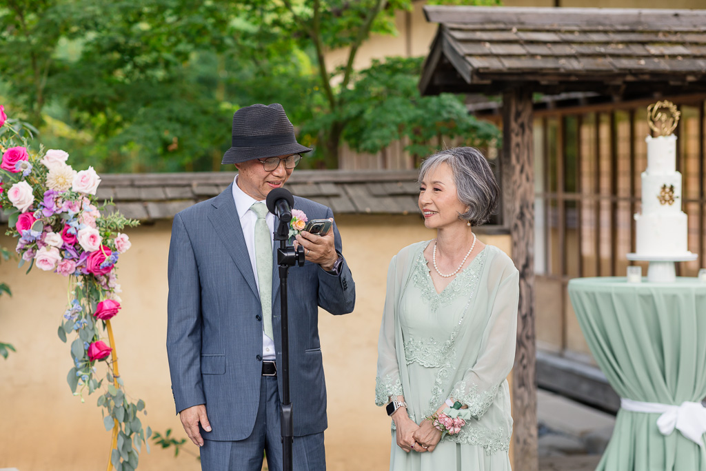 parents of the bride giving a speech at dinner