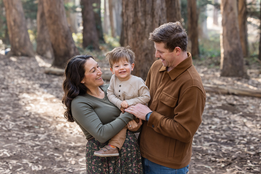 holiday family photos in the autumn