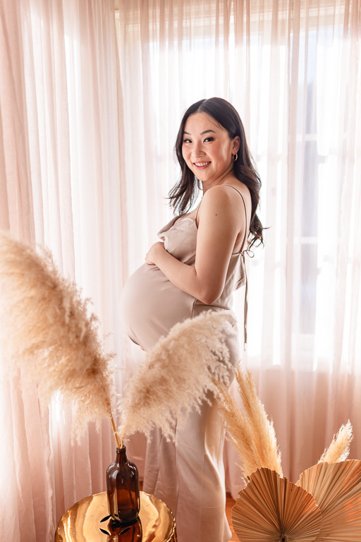 soft elegant pregnant maternity photo