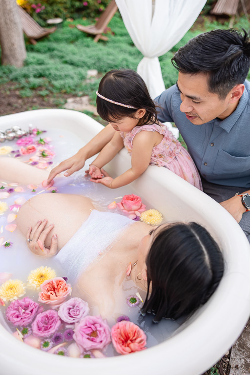 maternity photos in a bathtub
