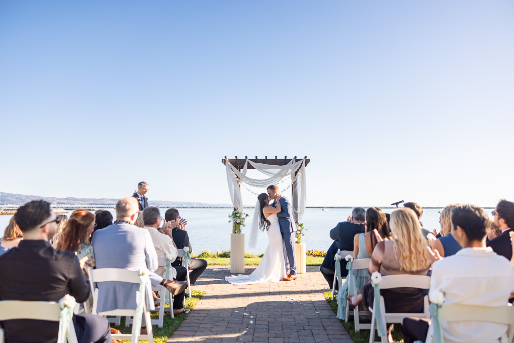 Mavericks House first kiss