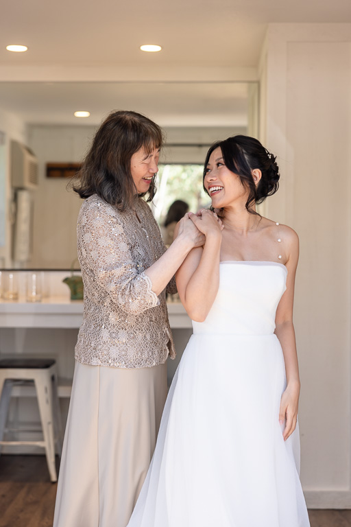 bride and her mom sharing a moment together