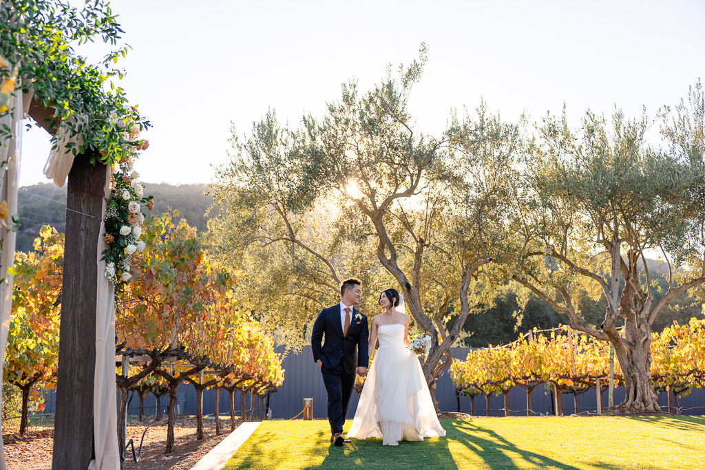 MOHI Ranch fun wedding photo pose
