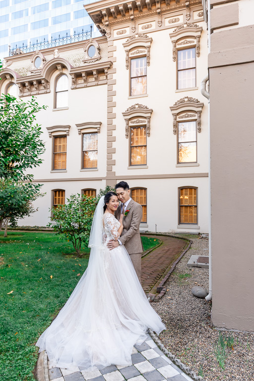 bride and groom at Tsakopoulos Library Galleria