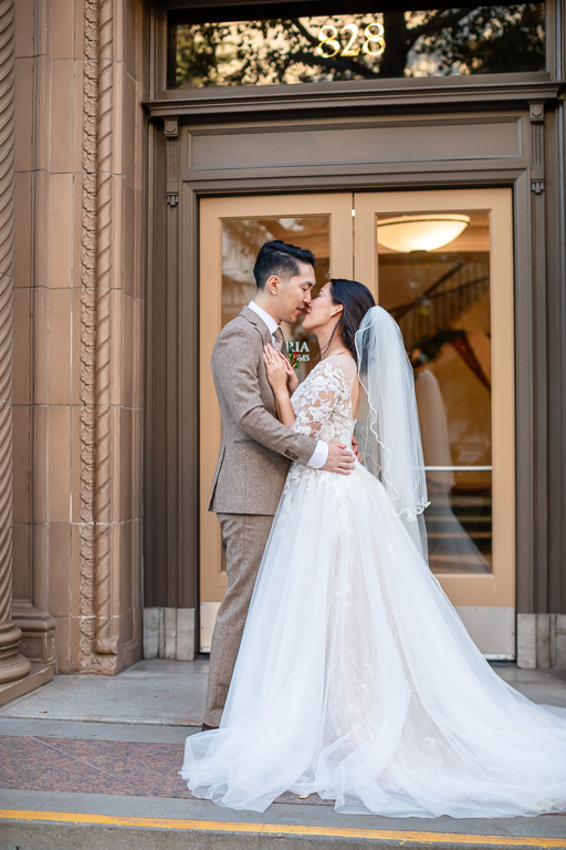wedding portrait session at Tsakopoulos Library Galleria