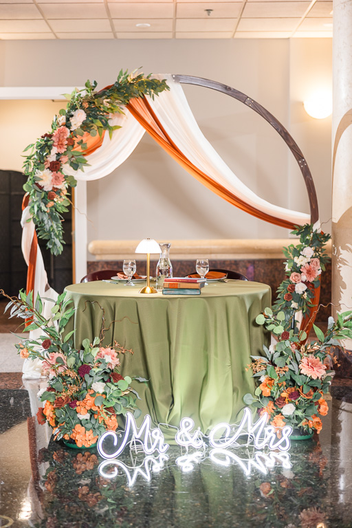 sweetheart table at Tsakopoulos Library Galleria